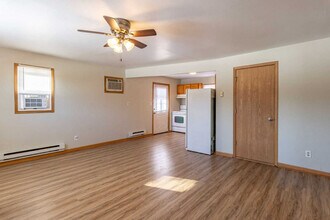 315 W Railroad St in Kingston, IL - Building Photo - Building Photo