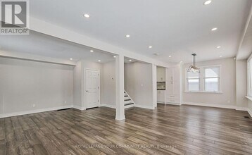 5992 19th Ave in Markham, ON - Building Photo - Building Photo