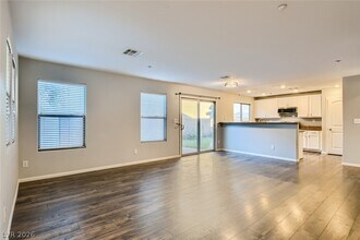10718 Mason Hill Ave in Las Vegas, NV - Building Photo - Building Photo