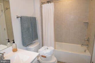 13943 Airfoil Rd in Herndon, VA - Building Photo - Building Photo