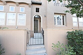 7755 Via Montebello in San Diego, CA - Foto de edificio - Building Photo