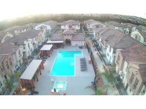 40402 Calle Real in Murrieta, CA - Foto de edificio - Building Photo