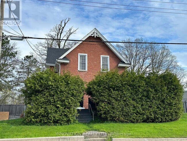 348-348 Donald B. Munro Dr in Ottawa, ON - Building Photo - Building Photo