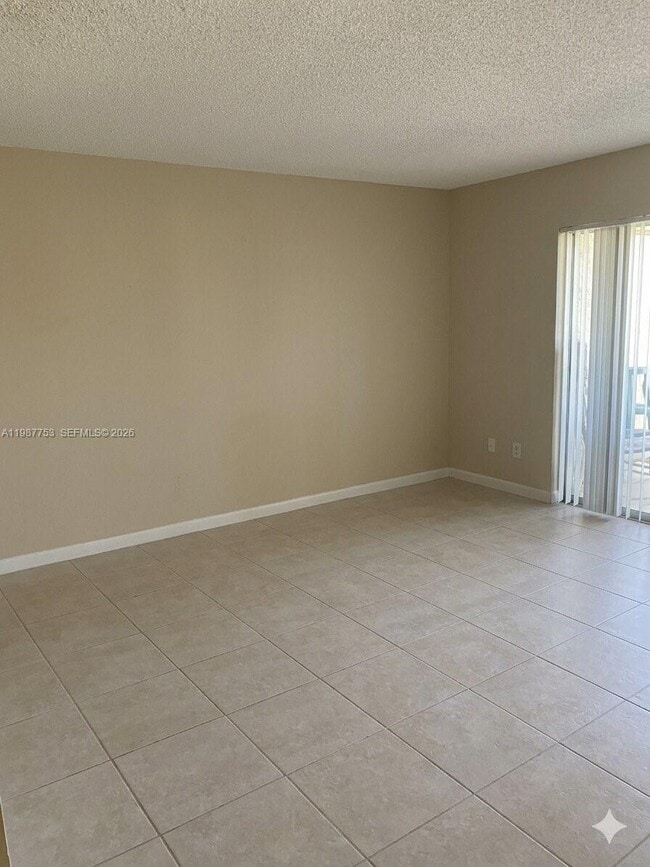 1033 Coral Club Dr in Coral Springs, FL - Building Photo - Building Photo