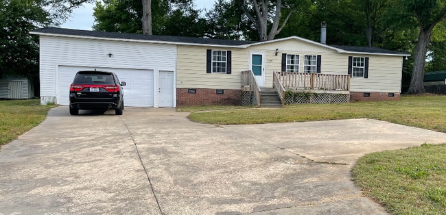 property at 1004 S Juniper St