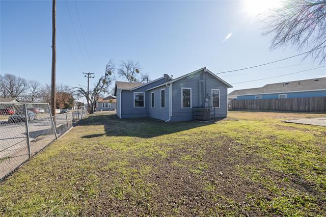 1300 Dreiss St in Fort Worth, TX - Building Photo