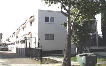 1118 Irving Ave in Glendale, CA - Foto de edificio - Building Photo