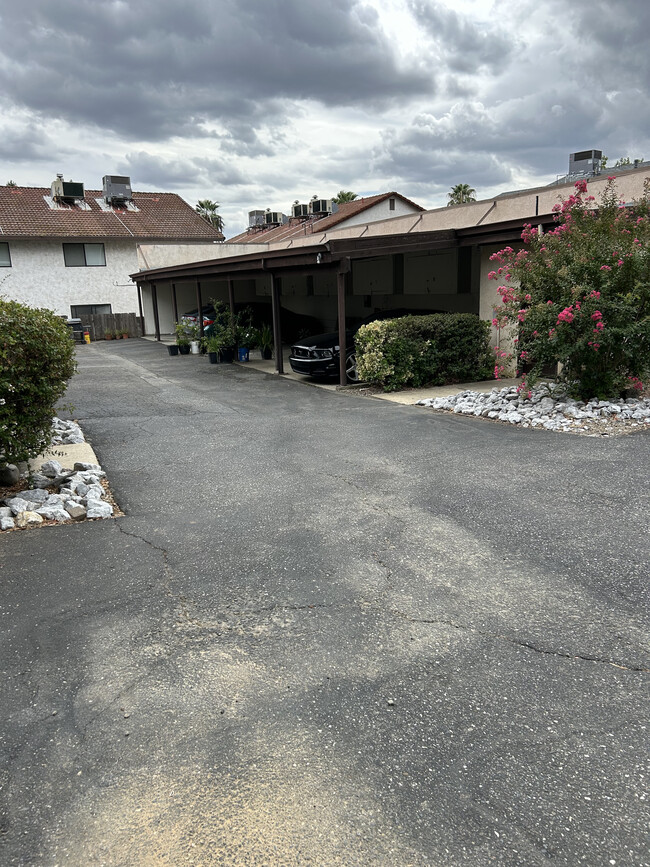 1253 Lancers Ln, Unit k in Redding, CA - Foto de edificio - Building Photo