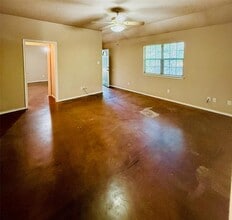 954 E 3rd St in Weatherford, TX - Foto de edificio - Building Photo