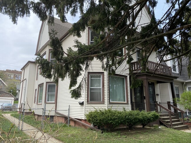 2765 S Logan Ave, Unit 2765 S. Logan Ave in Milwaukee, WI - Building Photo - Building Photo