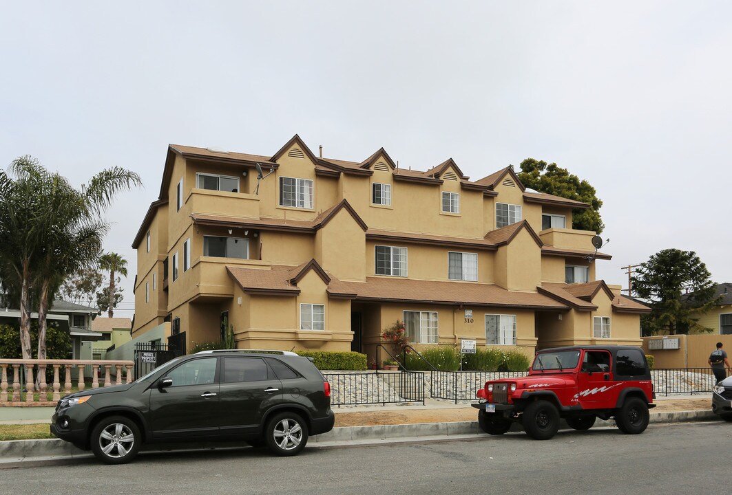 310 S Horne St in Oceanside, CA - Building Photo