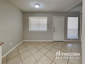 4827 Tealgate Dr in Spring, TX - Foto de edificio - Building Photo