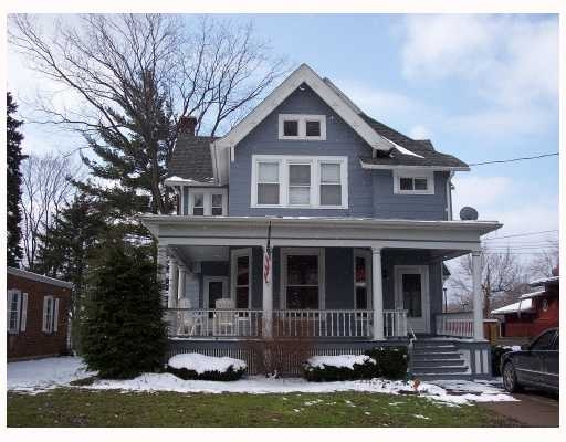 471 High St in Lockport, NY - Building Photo