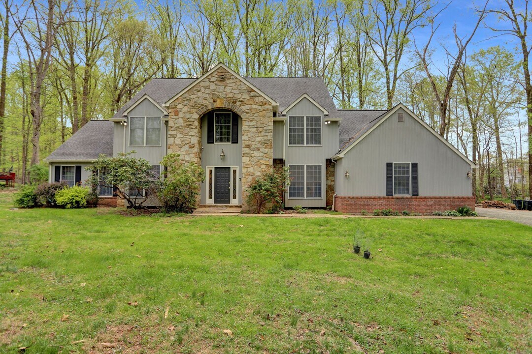 2121 Harmony Woods Rd in Owings Mills, MD - Building Photo