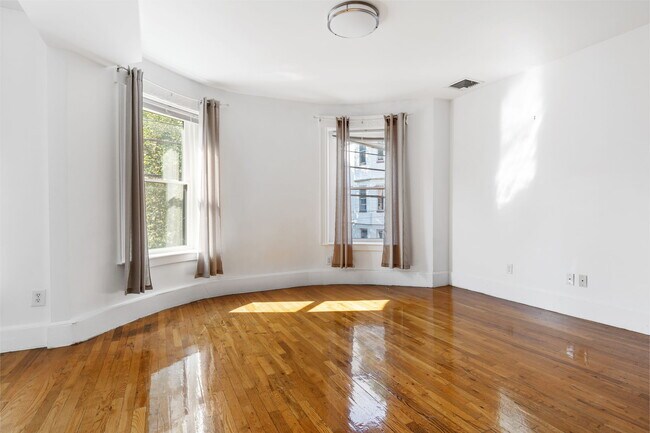 48 Cameron St, Unit #40-3 in Brookline, MA - Building Photo - Building Photo