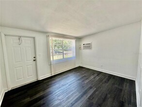 650 Newton Ave S in St. Petersburg, FL - Building Photo - Building Photo