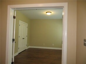 131 W Ridge Way in Roswell, GA - Building Photo - Building Photo