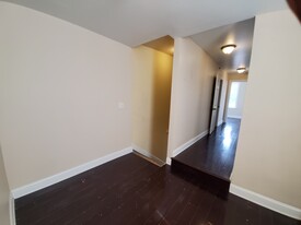 1616 Fontain St, Unit B in Philadelphia, PA - Building Photo - Building Photo