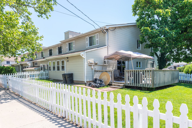 1189 Richmond Ave in Staten Island, NY - Building Photo - Building Photo