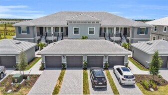11841 Venetian Lagoon Dr in Ft. Myers, FL - Building Photo