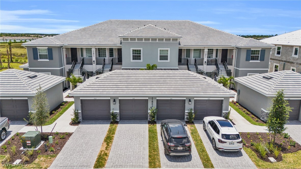 11841 Venetian Lagoon Dr in Ft. Myers, FL - Foto de edificio