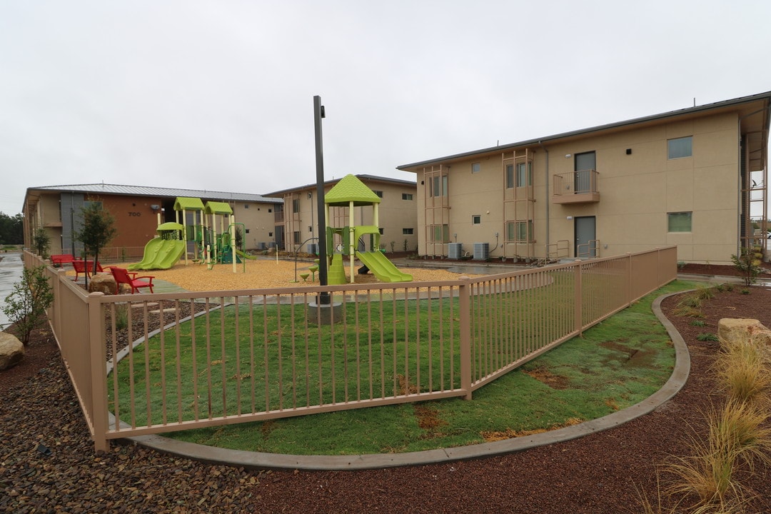 El Camino Real Apartments in Hatch, NM - Building Photo