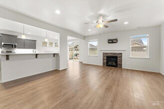 513 Stanley Lake St in Middleton, ID - Foto de edificio - Building Photo