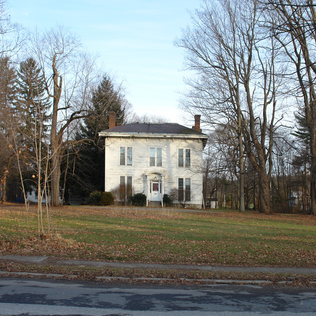 152 Main St in Hoosick Falls, NY - Building Photo - Building Photo