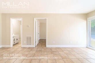 211 Oak St. Apartments in Clarksville, TN - Foto de edificio - Interior Photo