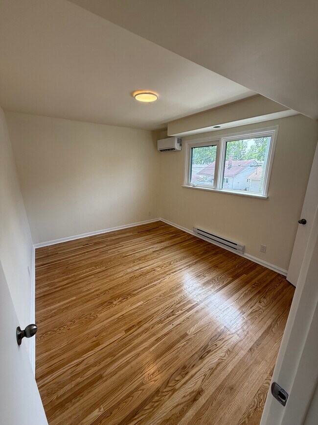 2-42 Luxton Av in Winnipeg, MB - Building Photo - Building Photo