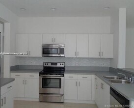 3013 Woodlands Dr in Margate, FL - Building Photo - Building Photo