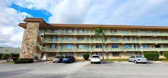 300 Village Green Cir S in Palm Springs, FL - Building Photo