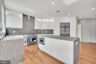 20195 Hidden Creek Ct, Unit 1 in Ashburn, VA - Building Photo - Building Photo