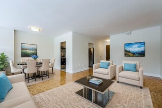 Parkdale Place in London, ON - Building Photo - Building Photo