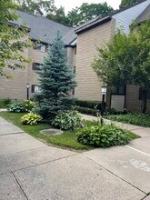 181 Loomis Dr, Unit 147 in West Hartford, CT - Building Photo - Building Photo