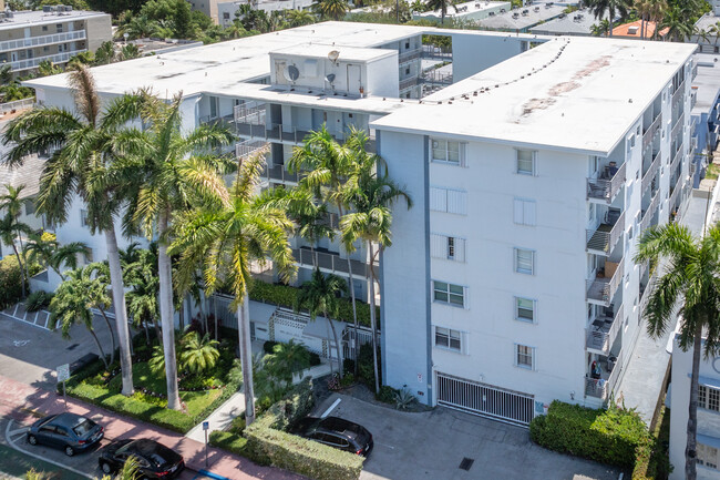 Euclid East in Miami Beach, FL - Building Photo - Building Photo