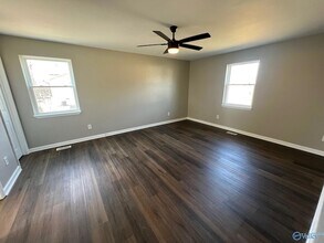 132 Mandy Dr in Hazel Green, AL - Foto de edificio - Building Photo