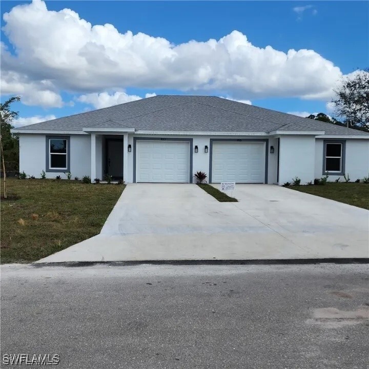 724 Holmes Ave in Lehigh Acres, FL - Building Photo