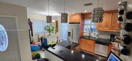 516 E 28th St in Hialeah, FL - Building Photo - Building Photo