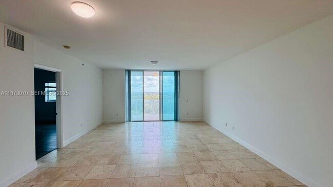 15051 Royal Oaks Ln in North Miami, FL - Building Photo - Building Photo