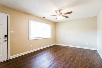 427 Huntsmoor Dr in Charlotte, NC - Building Photo - Building Photo