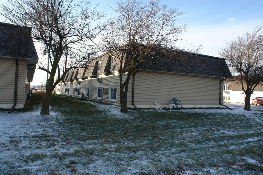 2011 W 1st St in Ankeny, IA - Building Photo