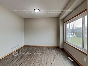 9940 Linden Ave N in Minneapolis, MN - Foto de edificio - Building Photo