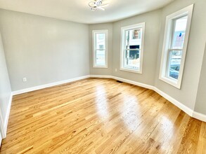 7 Ward St, Unit 1 in Somerville, MA - Building Photo - Building Photo