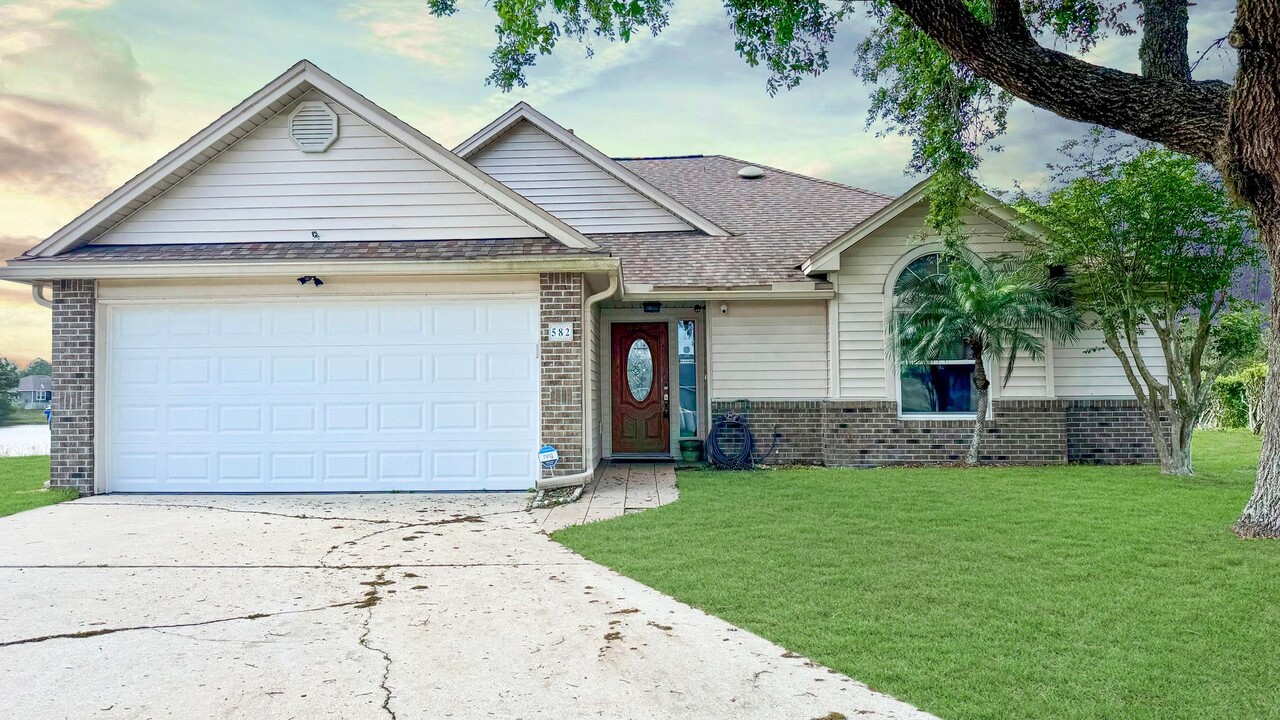 582 Blackfin Ct in Jacksonville, FL - Building Photo