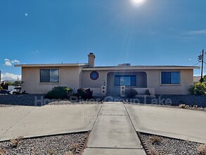 4024 Cherry Tree Way in Lake Havasu City, AZ - Building Photo - Building Photo