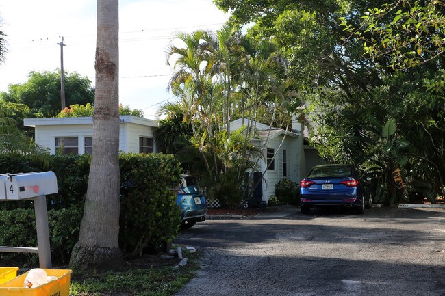 726 Omar Rd in West Palm Beach, FL - Building Photo - Building Photo