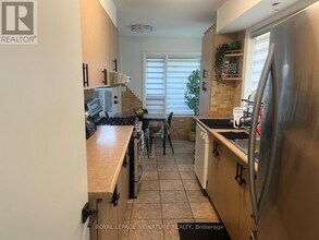 1410 Larchview Trail in Mississauga, ON - Building Photo - Building Photo