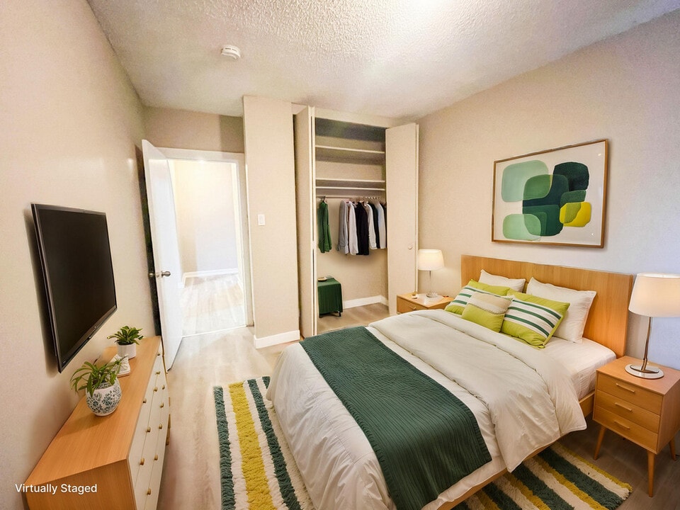 Victoria Apartments in Regina, SK - Building Photo