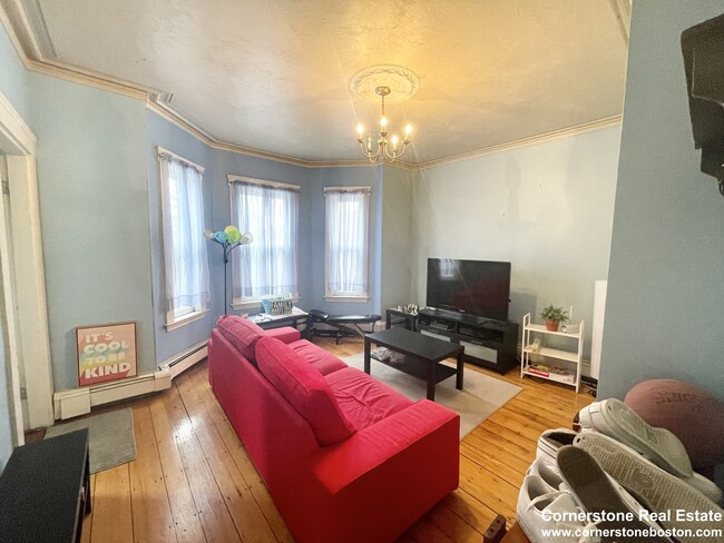 1562 Tremont St, Unit 3 in Boston, MA - Building Photo - Building Photo